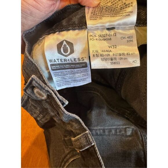 Women’s Levi’s 501 high-rise cut off shorts size 32 waist - Picture 4 of 4